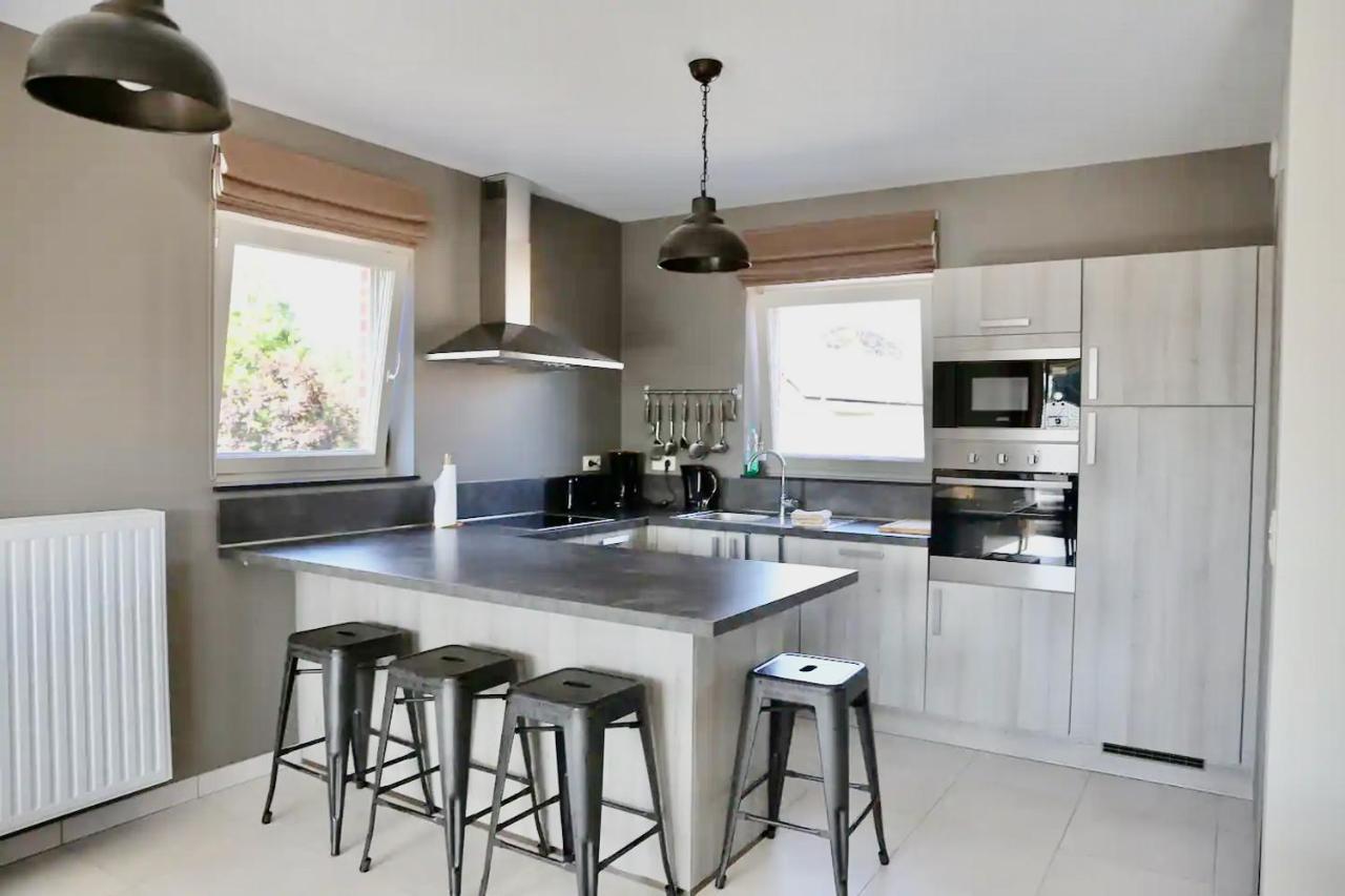 Loft En Duplex Avec Terrasse 3 Chambres Proche Pairi Daiza Mons Luaran gambar
