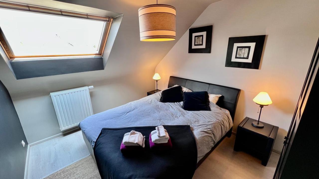 Loft En Duplex Avec Terrasse 3 Chambres Proche Pairi Daiza Mons Luaran gambar
