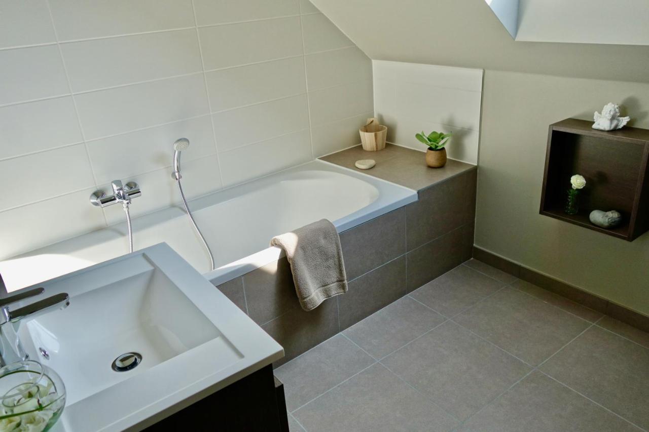 Loft En Duplex Avec Terrasse 3 Chambres Proche Pairi Daiza Mons Luaran gambar